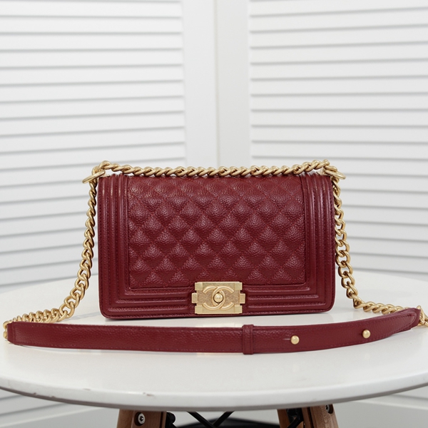 シャネルバッグ正面デザイン